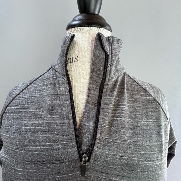 Reebok Women's 1/2 Zip Pullover Running Track Jacket Gray Size S Vented Fitted - Picture 2 of 12